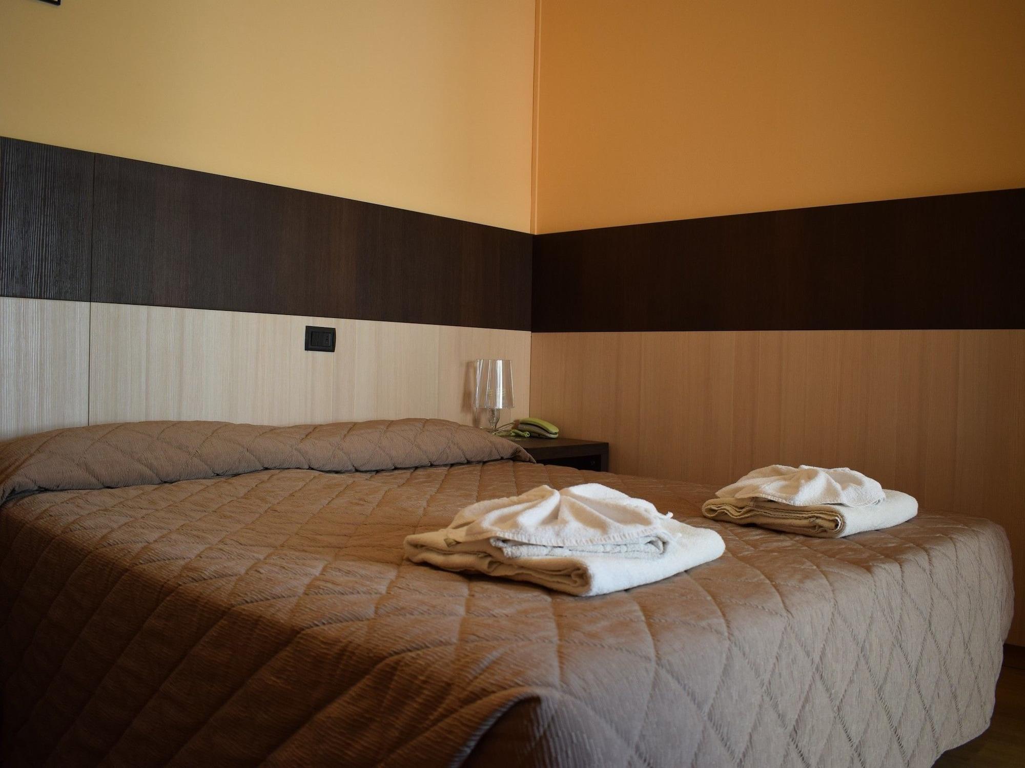 רימיני Hotel Bamby מראה חיצוני תמונה