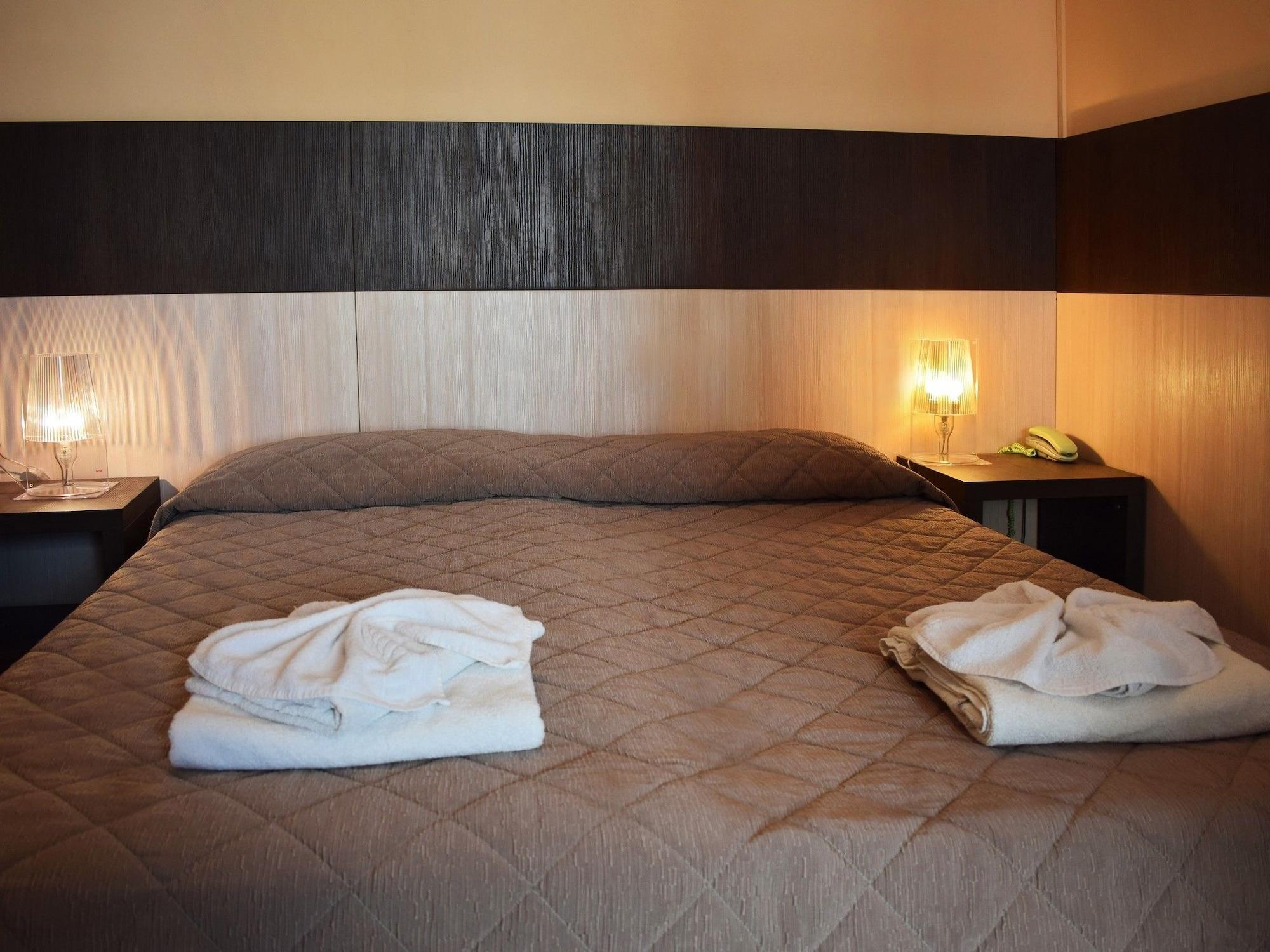 רימיני Hotel Bamby מראה חיצוני תמונה