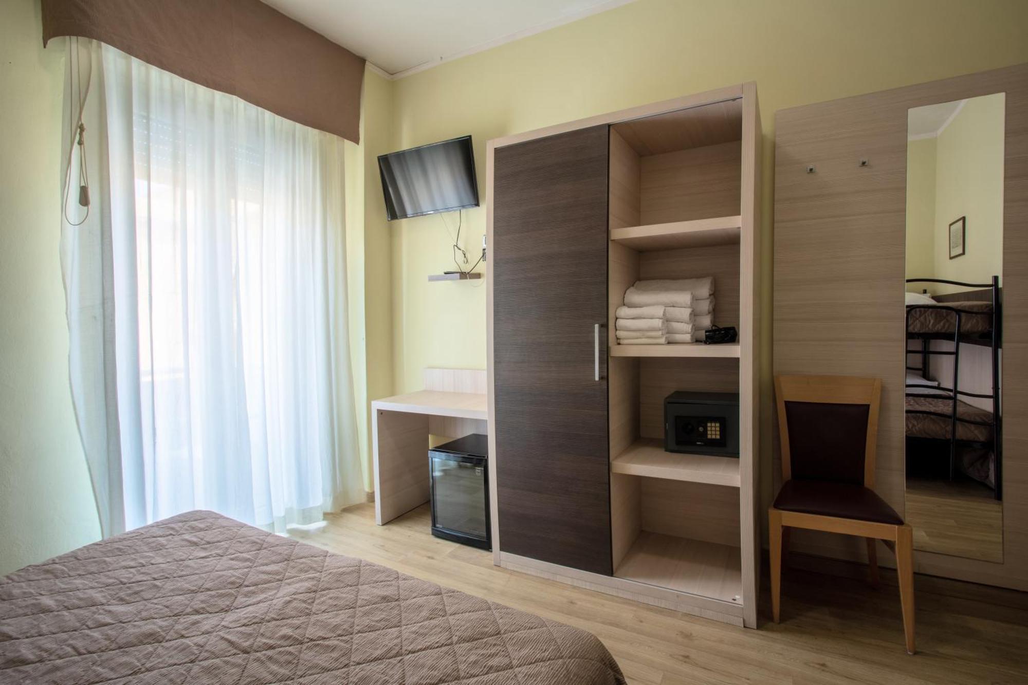 רימיני Hotel Bamby מראה חיצוני תמונה