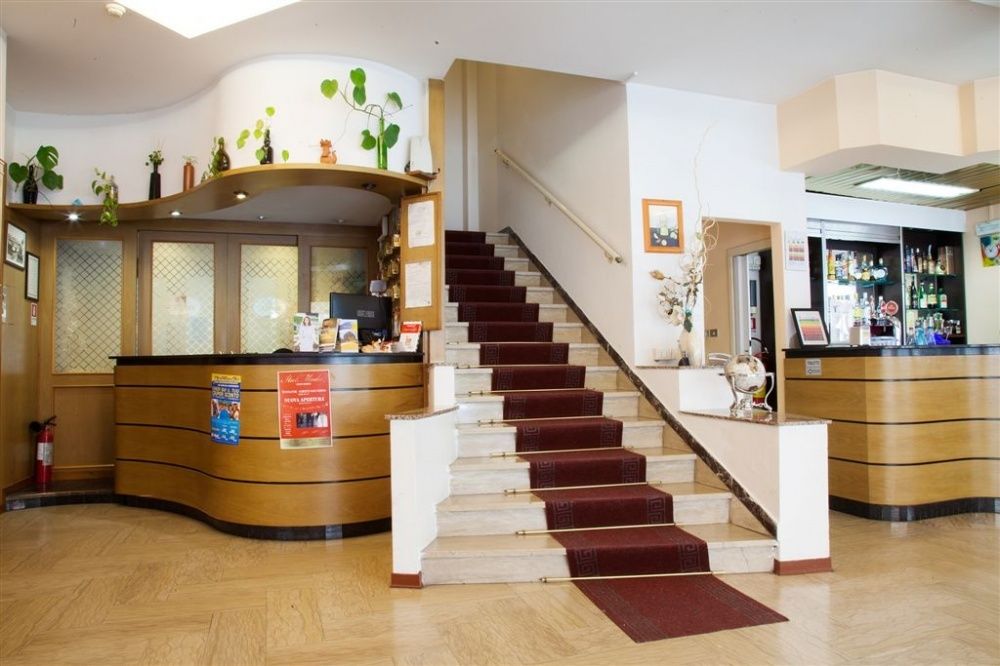 רימיני Hotel Bamby מראה חיצוני תמונה