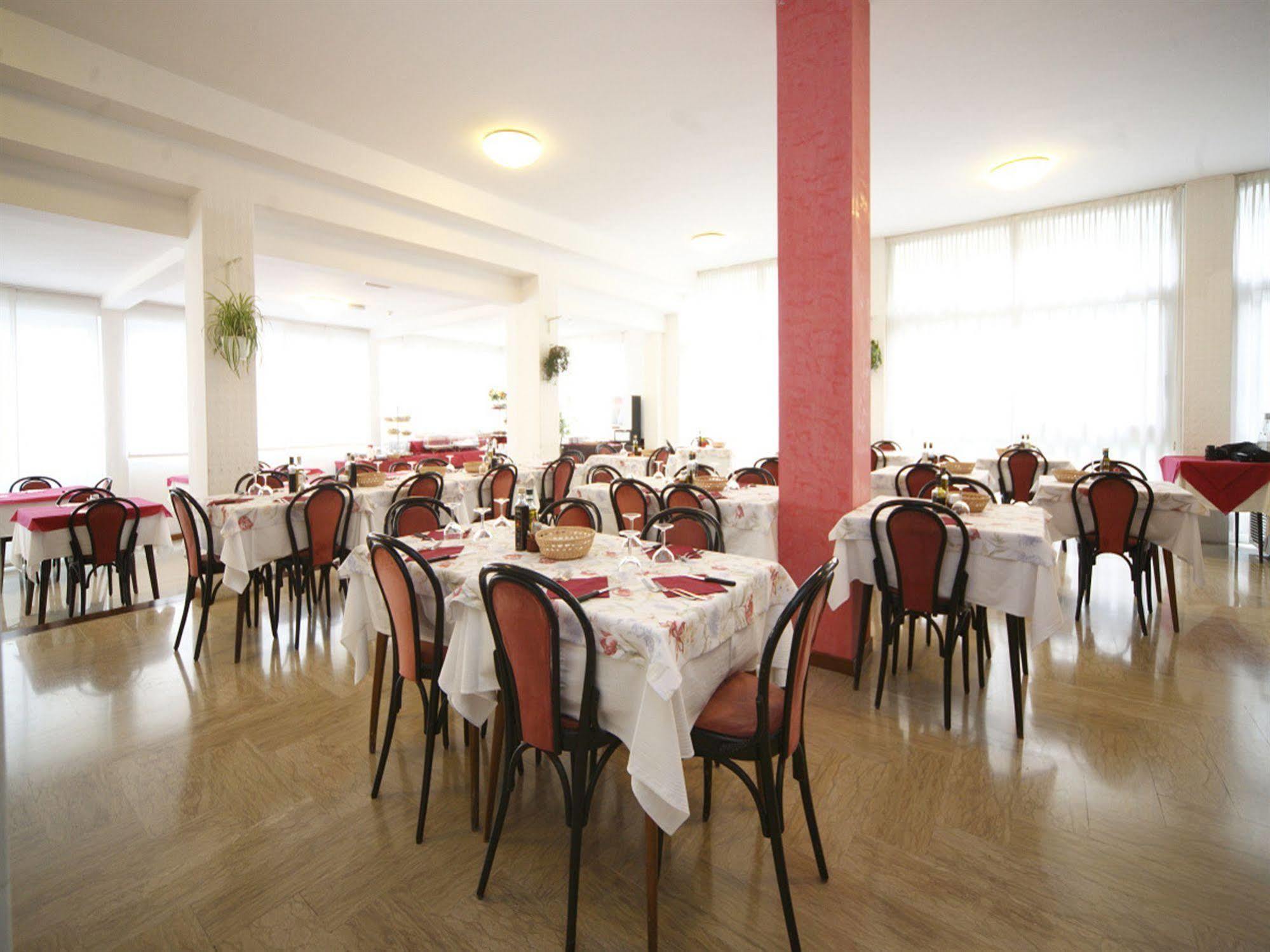 רימיני Hotel Bamby מראה חיצוני תמונה