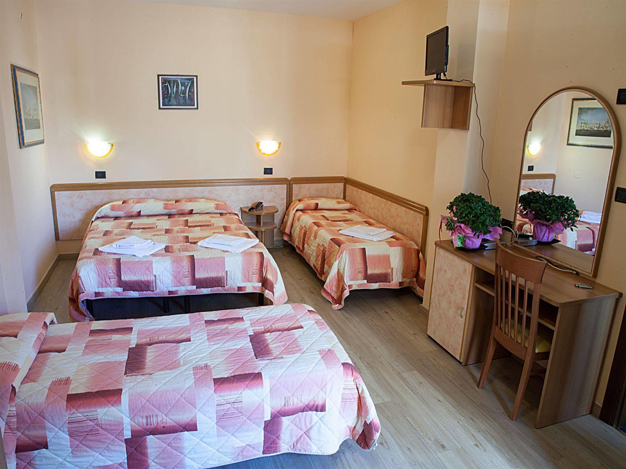 רימיני Hotel Bamby מראה חיצוני תמונה