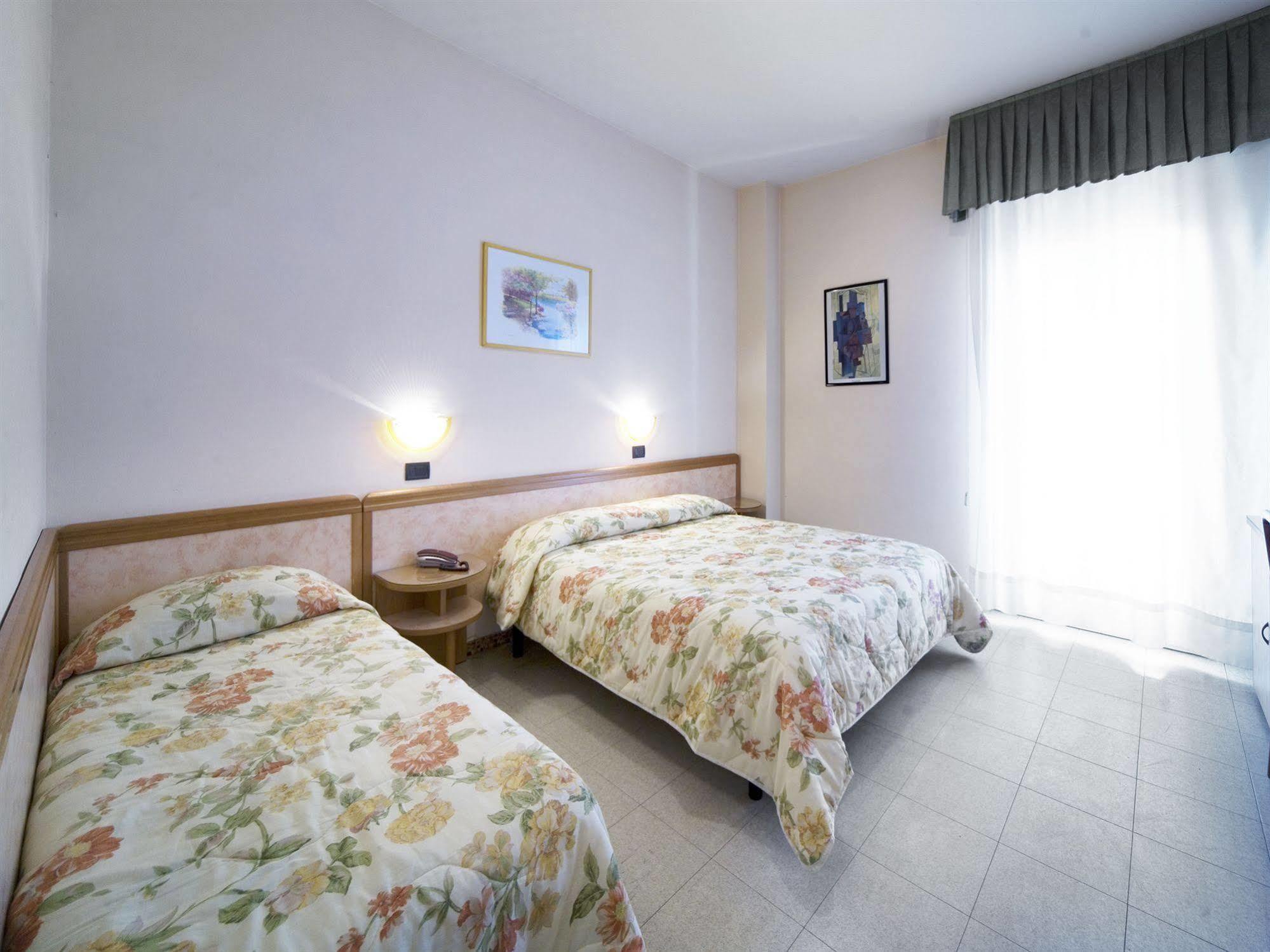 רימיני Hotel Bamby מראה חיצוני תמונה