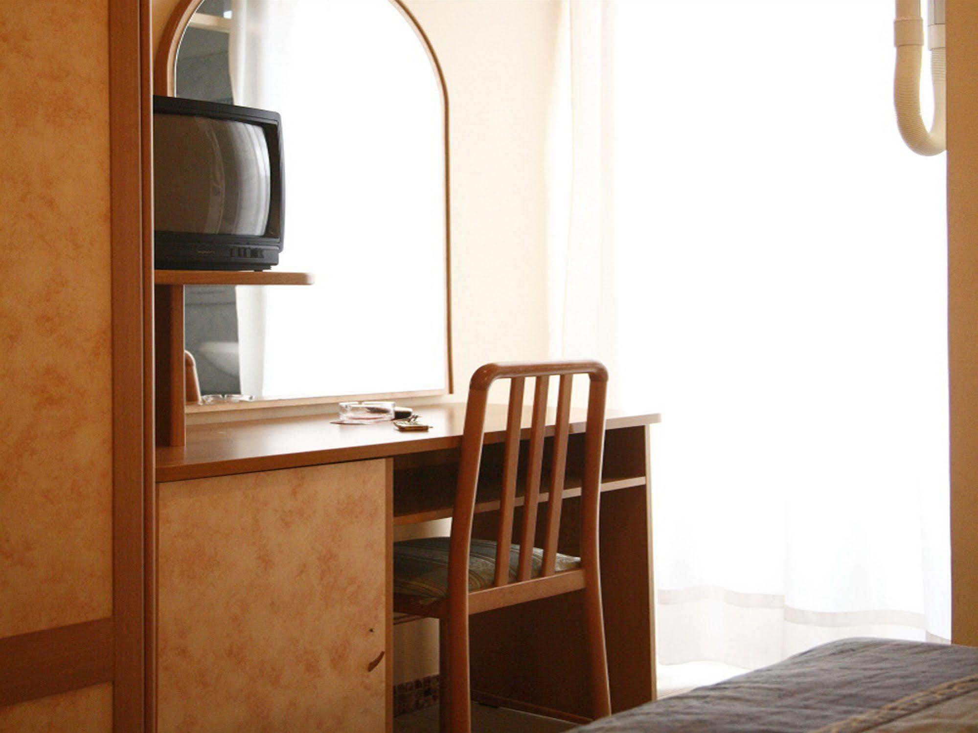 רימיני Hotel Bamby מראה חיצוני תמונה