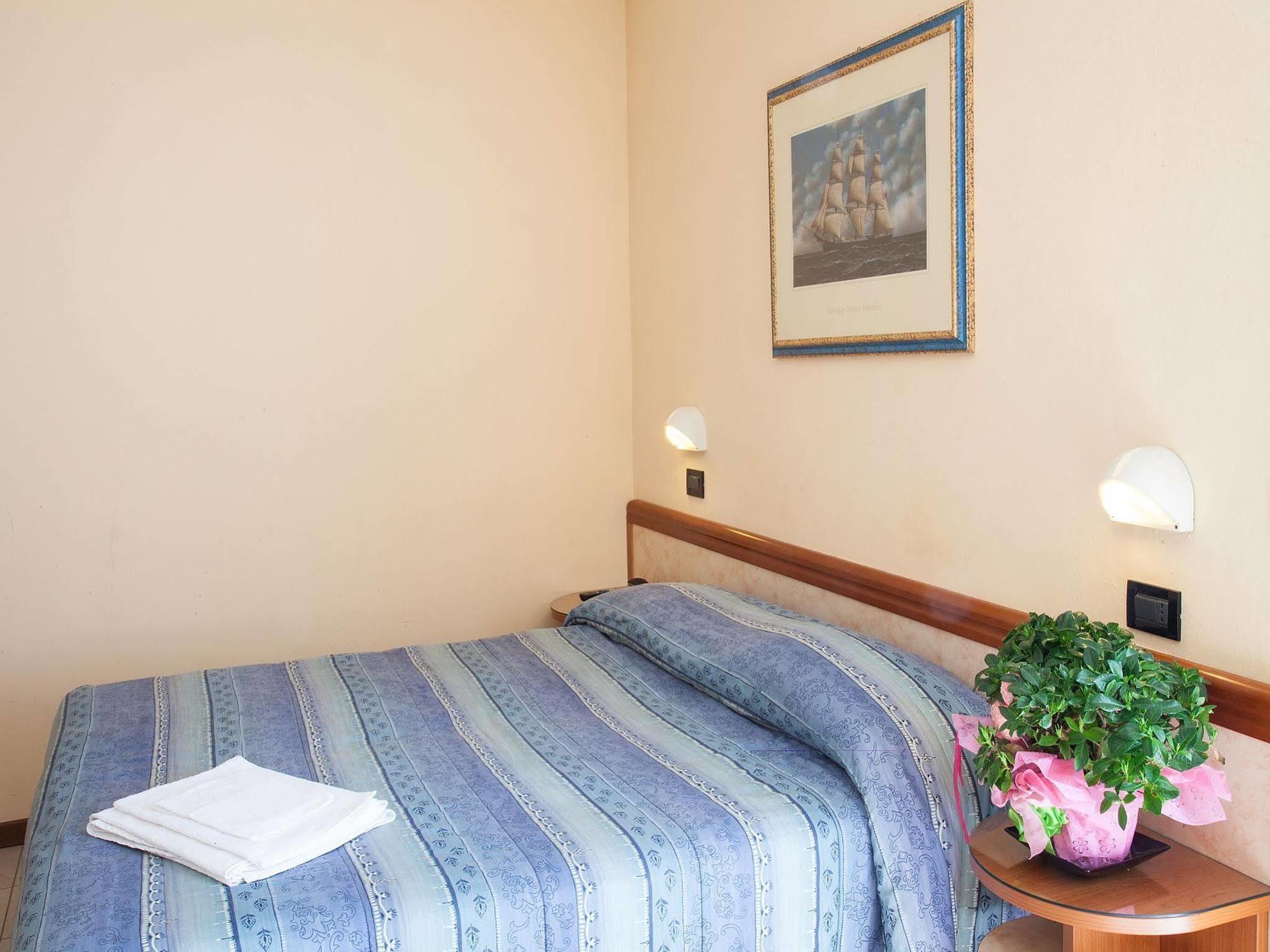 רימיני Hotel Bamby מראה חיצוני תמונה