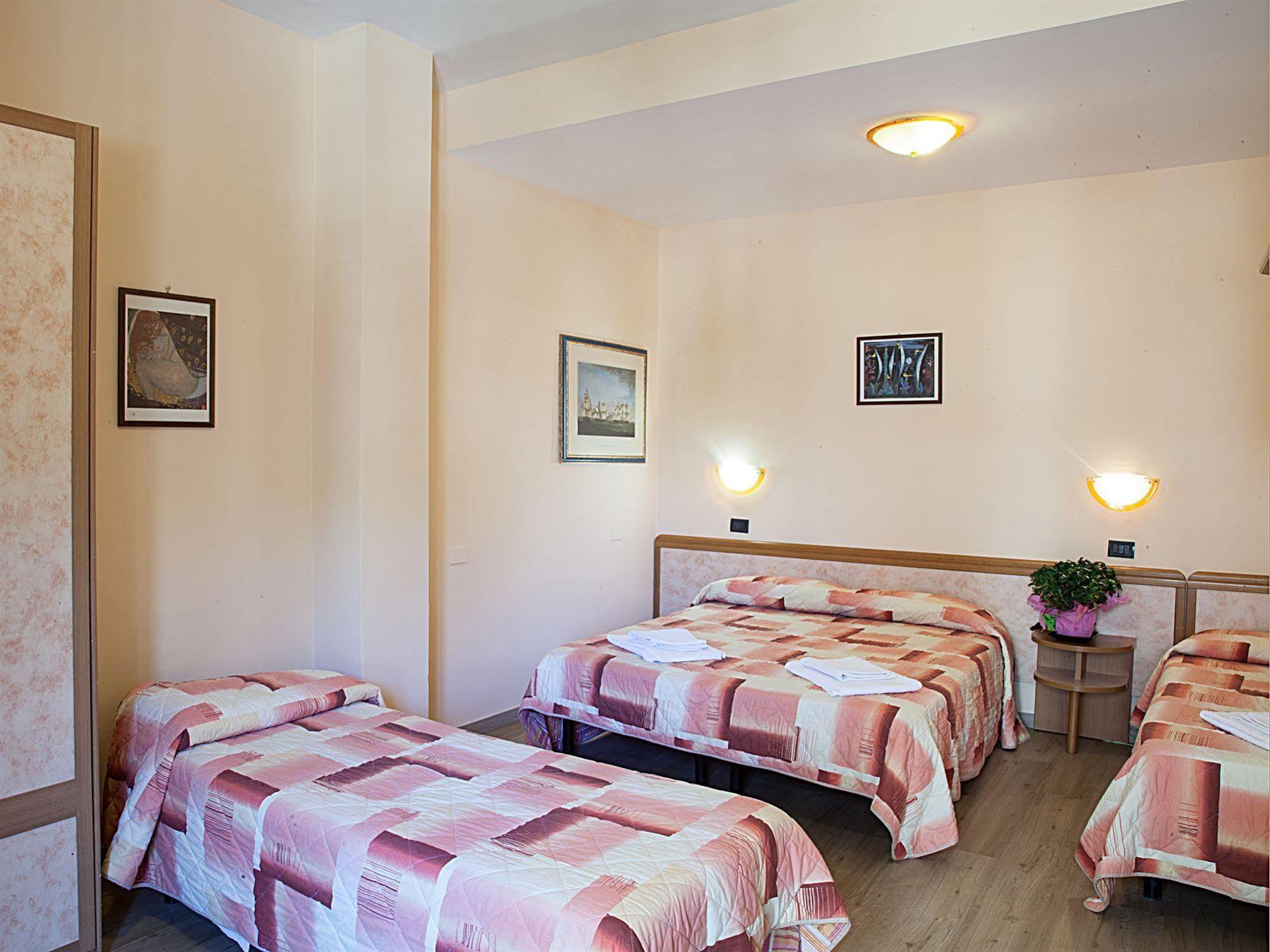 רימיני Hotel Bamby מראה חיצוני תמונה