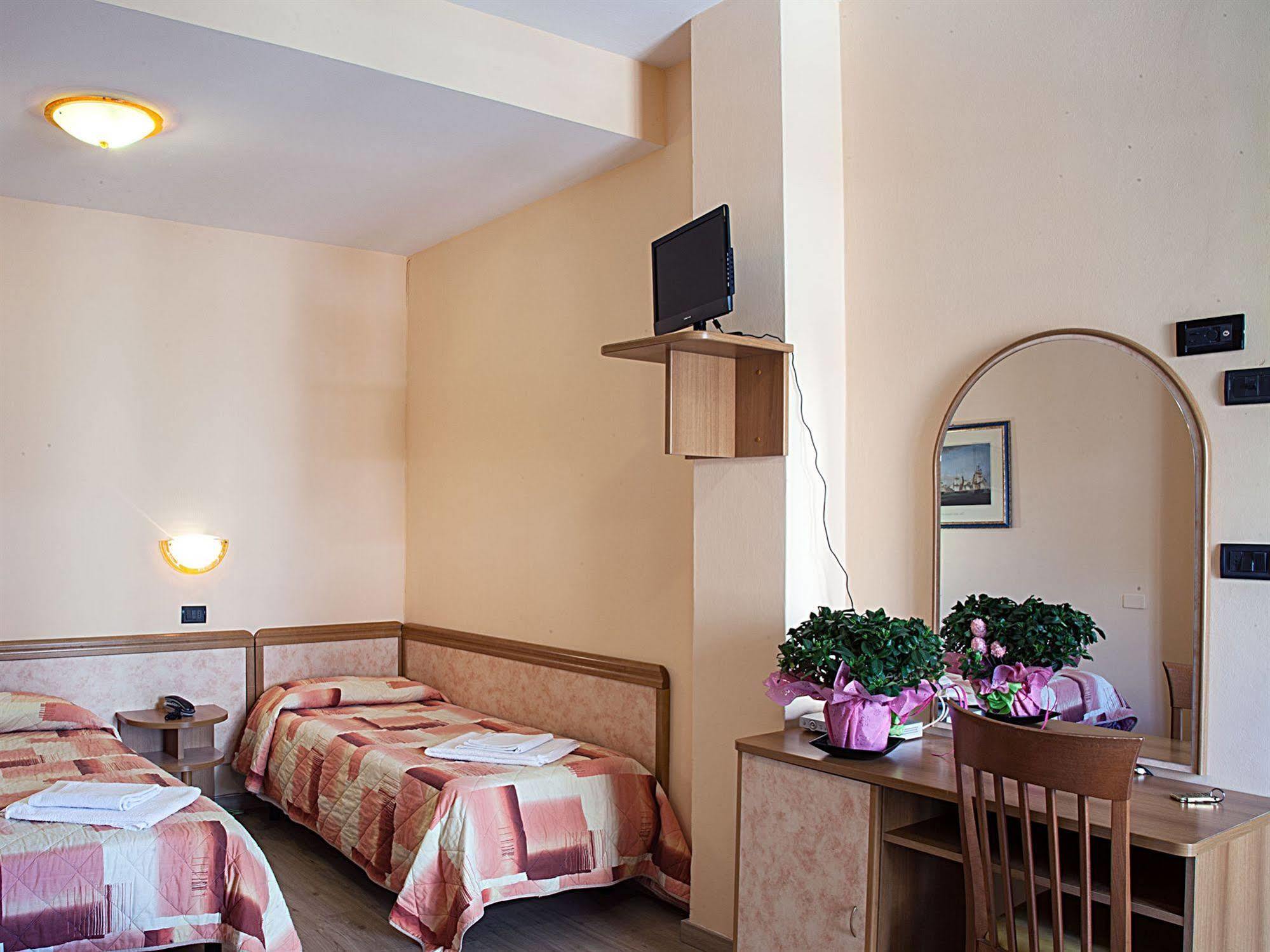 רימיני Hotel Bamby מראה חיצוני תמונה